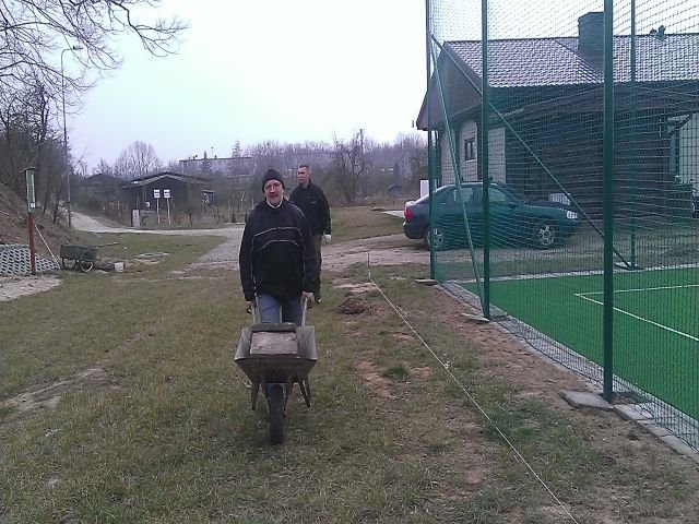 prace przy boisku wielofunkcyjnym (28)